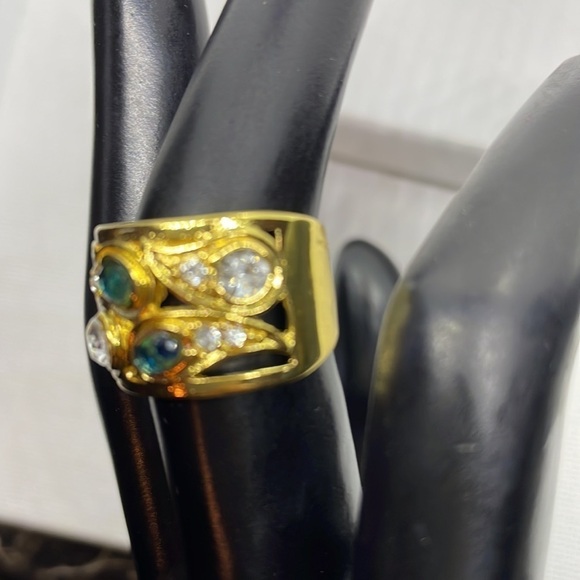 Crystal Tear Drop Pattern Gold Band Ring - Picture 6 of 13